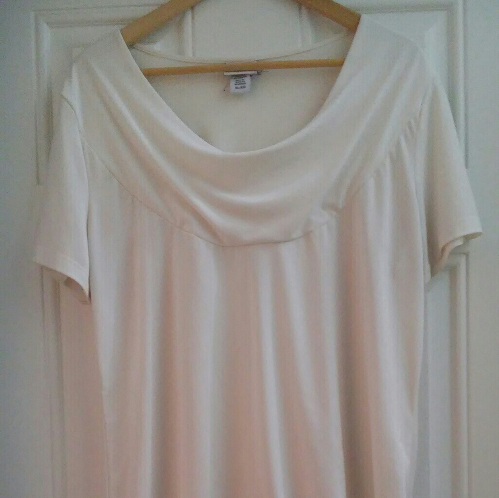 White short sleeve, boat neck top